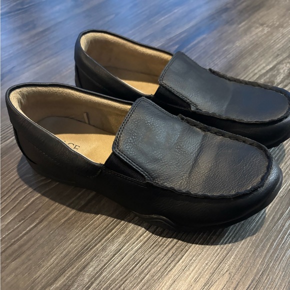 The Children's Place Black Dress Shoes Boys size 4 - Picture 1 of 4